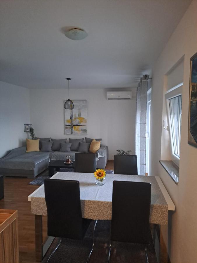 Apartment Mira 시베니크 외부 사진
